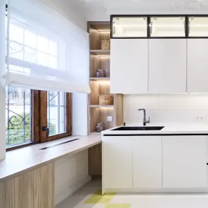 Римская штора из льна на кухню