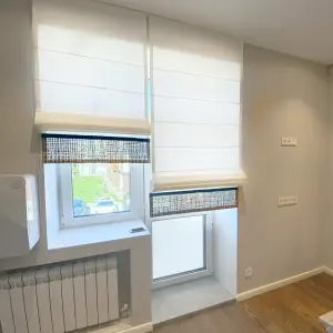 Римские шторы на окно балкона