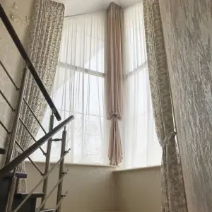 Тюль на высокие окна в доме
