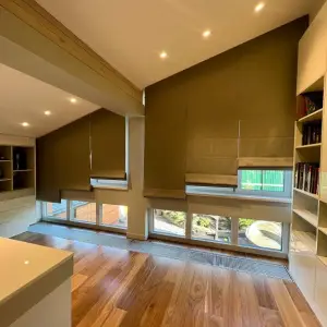 Римская штора на скошенное окно