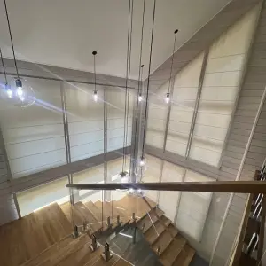 Римские шторы в холл коттеджа