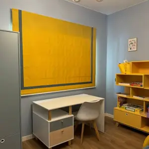 Желтая римская штора с кантом
