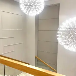 Римская штора на панорамное окно холла