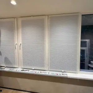 Белые плиссе на балкон