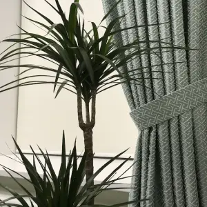 Шторы на подхватах в офис