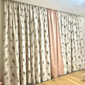 Двухцветные портьеры с принтом