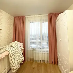 Розовые шторы для детской